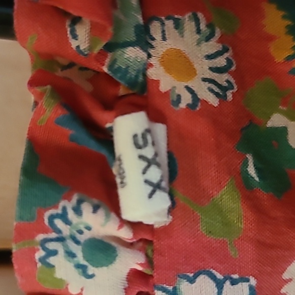 Doen Red Floral Top with Ruffled Details - Picture 4 of 8